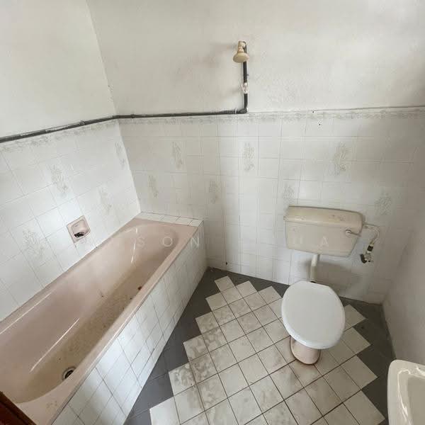 Rumah Berkembar untuk Disewa di Taman Delima 2 (Tebrau) - Anson Chua - Bathroom - PropertyGuru.com.my