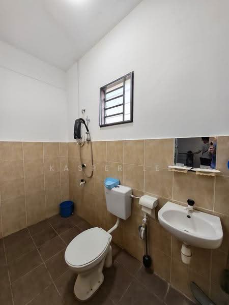 Rumah Teres 2-Tingkat untuk Dijual di Taman Scientex Pasir Gudang (Pasir Gudang) - Kasper Lee - Bathroom - PropertyGuru.com.my