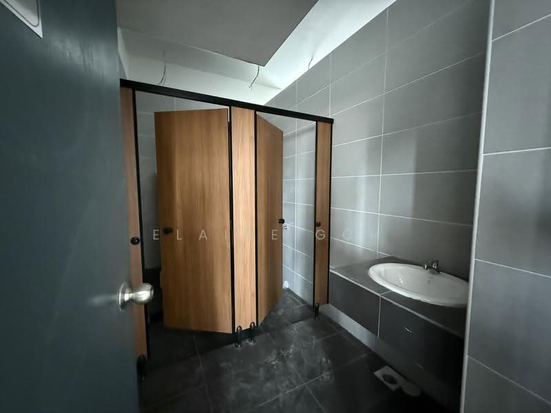 Kilang untuk Disewa di Taman Desa Cemerlang (Ulu Tiram) - Elaine Goh - Bathroom - PropertyGuru.com.my
