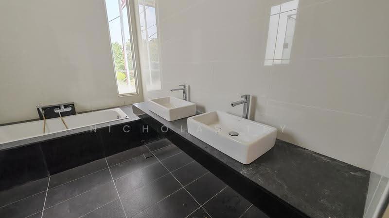 Rumah Berkembar untuk Dijual di East Ledang (Iskandar Puteri (Nusajaya)) - Nicholas Tey - Bathroom - PropertyGuru.com.my