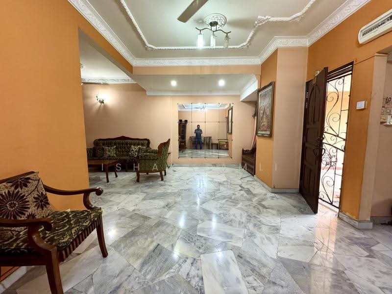 Rumah Teres 2-Tingkat untuk Dijual di Usj 11 (Subang Jaya) - Ishak Ramli - Living Room - PropertyGuru.com.my