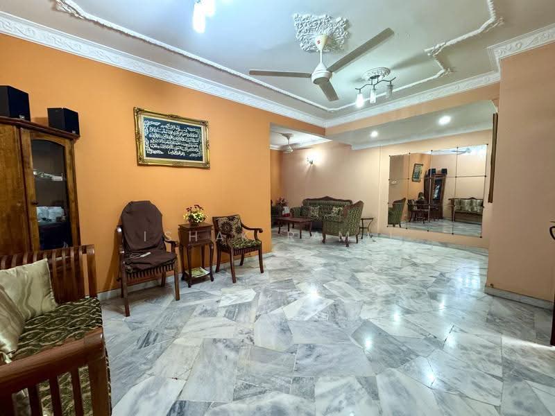 Rumah Teres 2-Tingkat untuk Dijual di Usj 11 (Subang Jaya) - Ishak Ramli - Living Room - PropertyGuru.com.my
