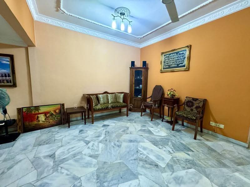 Rumah Teres 2-Tingkat untuk Dijual di Usj 11 (Subang Jaya) - Ishak Ramli - Living Room - PropertyGuru.com.my