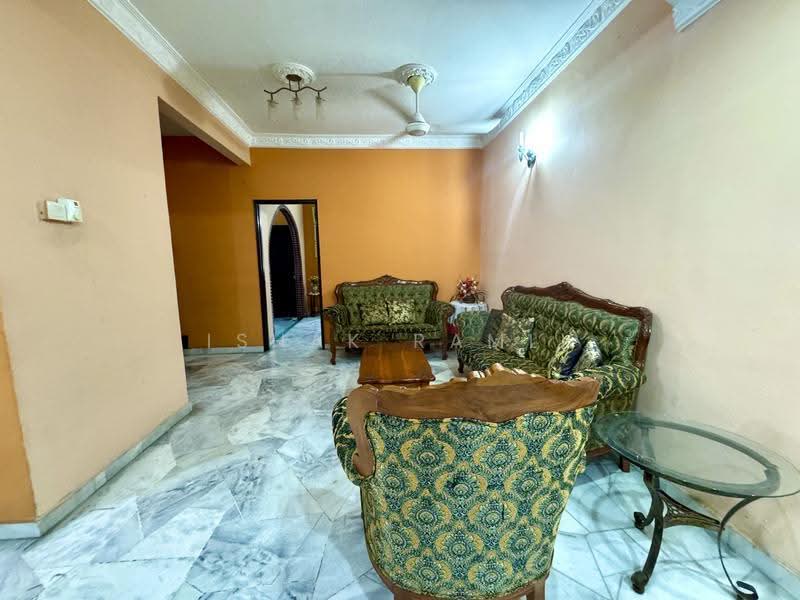 Rumah Teres 2-Tingkat untuk Dijual di Usj 11 (Subang Jaya) - Ishak Ramli - Living Room - PropertyGuru.com.my