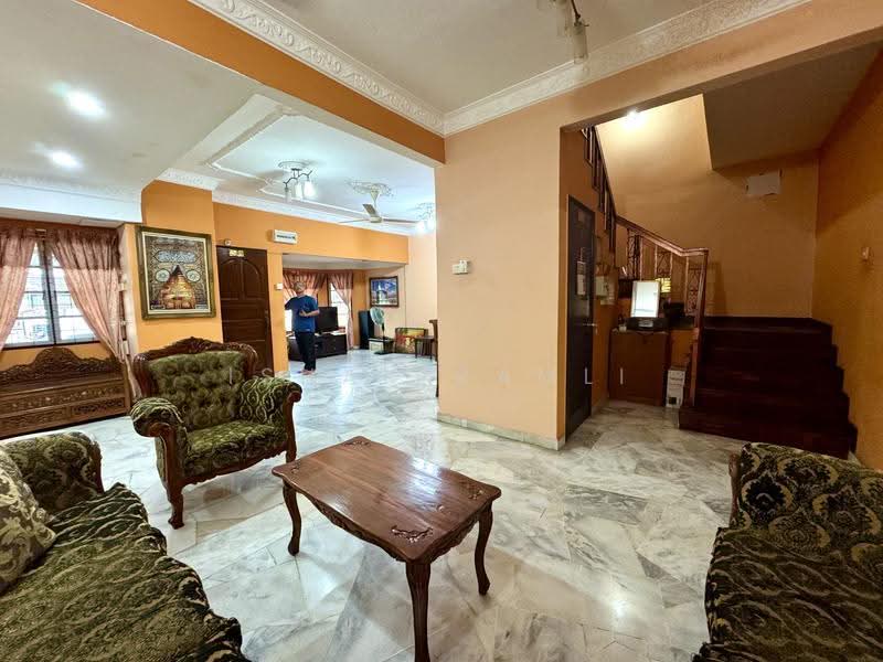 Rumah Teres 2-Tingkat untuk Dijual di Usj 11 (Subang Jaya) - Ishak Ramli - Living Room - PropertyGuru.com.my