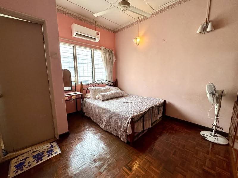 Rumah Teres 2-Tingkat untuk Dijual di Usj 11 (Subang Jaya) - Ishak Ramli - Bedroom - PropertyGuru.com.my
