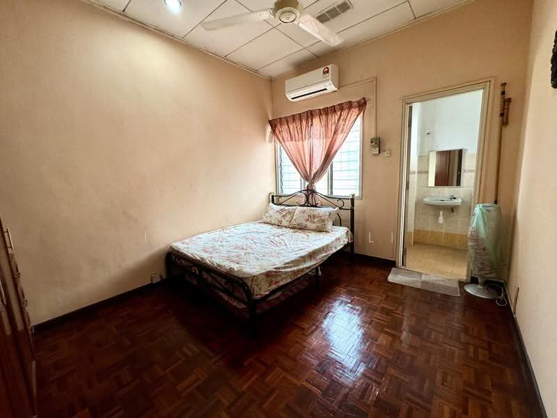 Rumah Teres 2-Tingkat untuk Dijual di Usj 11 (Subang Jaya) - Ishak Ramli - Bedroom - PropertyGuru.com.my