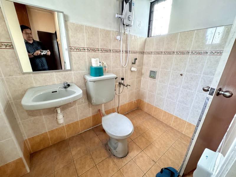 Rumah Teres 2-Tingkat untuk Dijual di Usj 11 (Subang Jaya) - Ishak Ramli - Bathroom - PropertyGuru.com.my