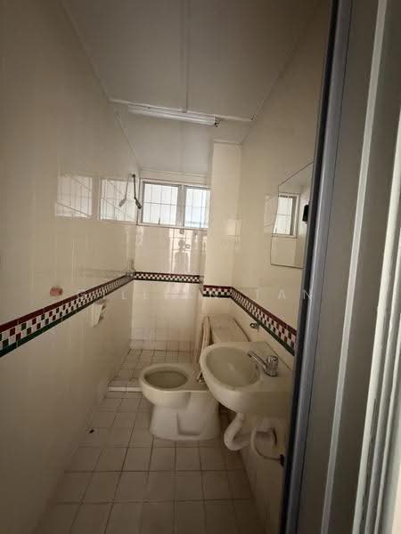 Kondominium untuk Dijual di Puncak Athenaeum - Gillian Tan - Bathroom - PropertyGuru.com.my