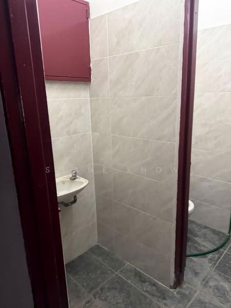 Terrace Factory for Rent in Taman Industri Selesa Jaya (Balakong) - Shane Khow - Bathroom - PropertyGuru.com.my