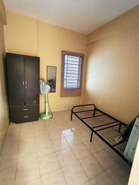 Pangsapuri untuk Dijual di Bayu Puteri 3 - Annie Low - Bedroom - PropertyGuru.com.my