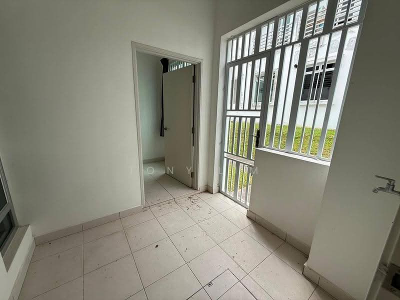 Rumah Teres 2-Tingkat untuk Disewa di Leisure Farm (Gelang Patah) - Tony Lim - Entrance - PropertyGuru.com.my