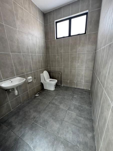 Factory for Rent in Eco Business Park 1 (Johor Bahru) - Guang Jun Loh - Bathroom - PropertyGuru.com.my