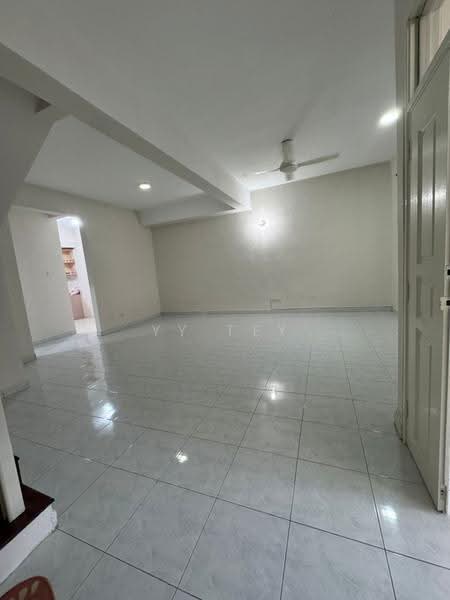 Kondominium untuk Disewa di Scott Towers @ Larkin JB - YY Tey - Living Room - PropertyGuru.com.my