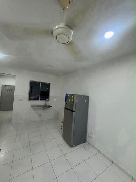 Kondominium untuk Disewa di Scott Towers @ Larkin JB - YY Tey - Kitchen - PropertyGuru.com.my