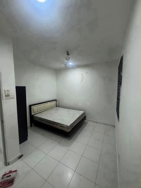 Kondominium untuk Disewa di Scott Towers @ Larkin JB - YY Tey - Bedroom - PropertyGuru.com.my