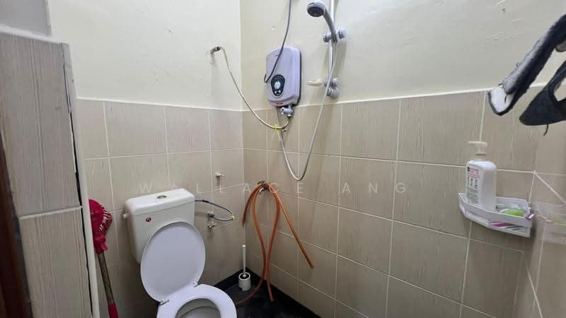 1-storey Terraced House for Sale in Taman Ungku Tun Aminah (Skudai) - Wallace Ang - Bathroom - PropertyGuru.com.my