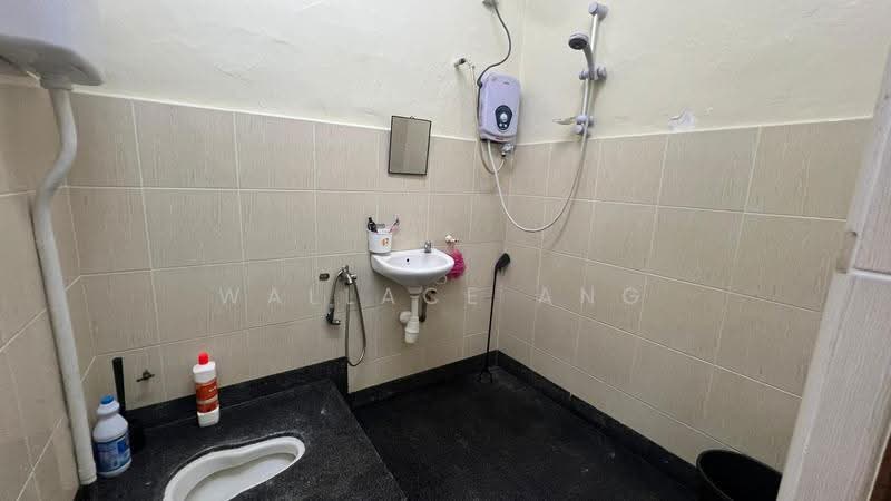1-storey Terraced House for Sale in Taman Ungku Tun Aminah (Skudai) - Wallace Ang - Bathroom - PropertyGuru.com.my