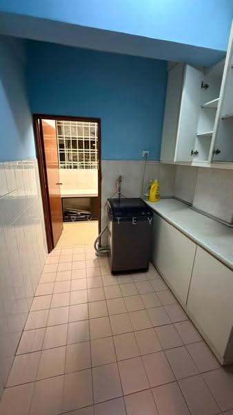 Apartment for Rent at Bayu Puteri 2 - YY Tey - Kitchen - PropertyGuru.com.my