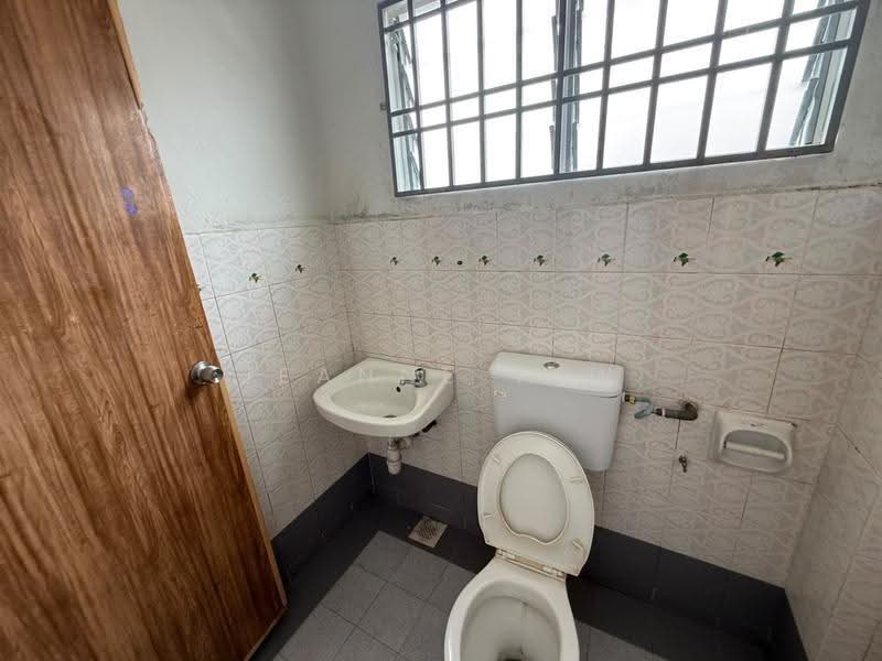 Rumah Teres 2-Tingkat untuk Disewa di Bandar Indahpura (Kulai) - Jeanne Tew - Bathroom - PropertyGuru.com.my