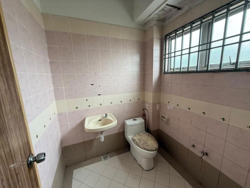 Rumah Teres 2-Tingkat untuk Disewa di Bandar Indahpura (Kulai) - Jeanne Tew - Bathroom - PropertyGuru.com.my