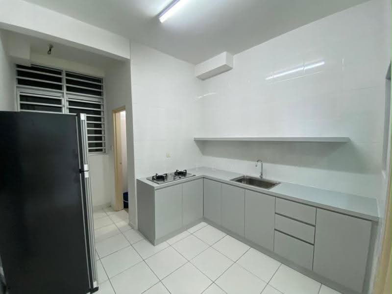 Kediaman Servis untuk Disewa di Sky Gardens Residences - YY Tey - Kitchen - PropertyGuru.com.my