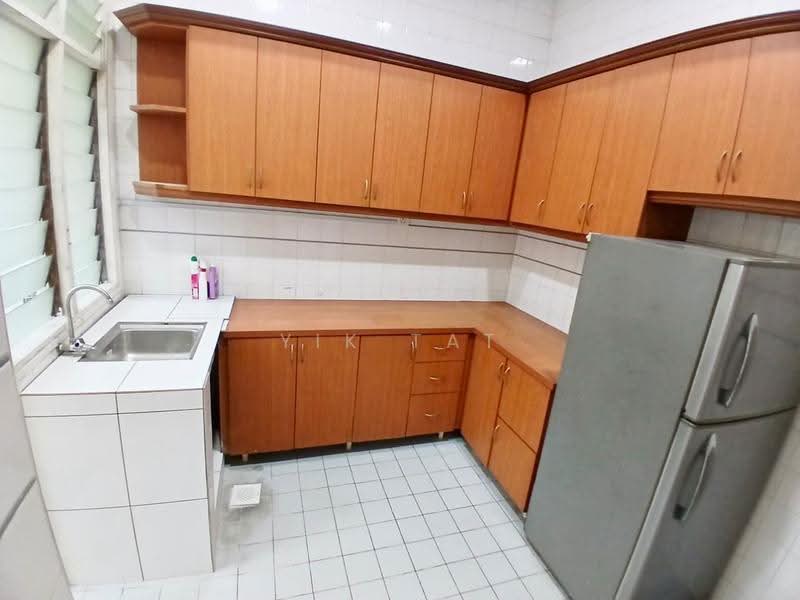 1-storey Terraced House for Sale in Taman Molek (Johor Bahru) - Yik Tat - Kitchen - PropertyGuru.com.my
