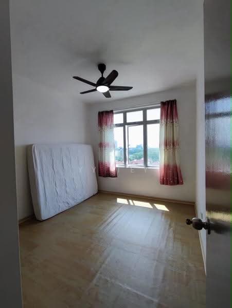 Kediaman Servis untuk Disewa di Larkin Heights - YY Tey - Bedroom - PropertyGuru.com.my