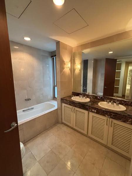 Kondominium untuk Dijual di Hampshire Park Condominium - Issac Wong - Bathroom - PropertyGuru.com.my