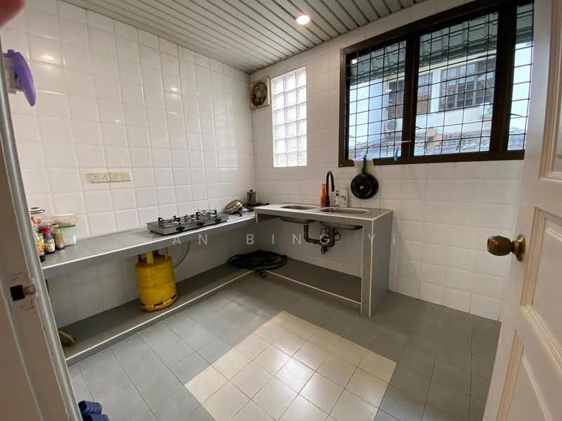 Rumah Teres 2-Tingkat untuk Dijual di Taman Molek (Johor Bahru) - Tan Bing Yi - Kitchen - PropertyGuru.com.my