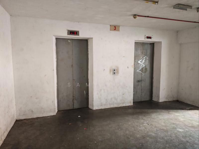 Pangsapuri untuk Dijual di Anggerik Apartment - Sam Yap - Corridor - PropertyGuru.com.my