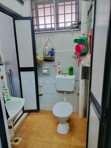 Rumah Teres 2-Tingkat untuk Dijual di Taman Muhibbah (Kulai) - Edmond Tang - Bathroom - PropertyGuru.com.my