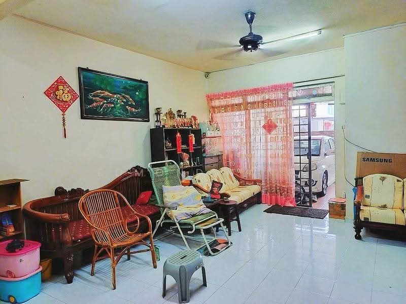 Rumah Teres 2-Tingkat untuk Dijual di Taman Muhibbah (Kulai) - Edmond Tang - Living Room - PropertyGuru.com.my
