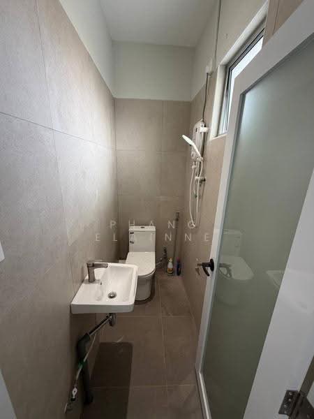 Semi-Detached House for Rent in Taman Stulang Laut (Johor Bahru) - Phang Elainne - Bathroom - PropertyGuru.com.my