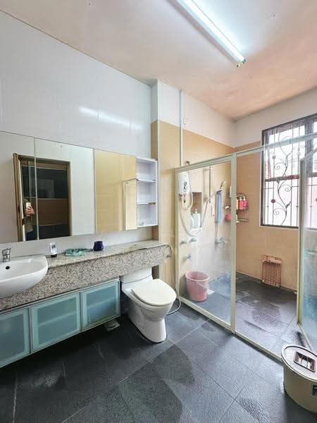 Semi-Detached House for Sale in Taman Impian Emas (Skudai) - Jaz Lee - Bathroom - PropertyGuru.com.my