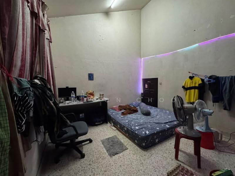 Rumah Teres 1.5-Tingkat untuk Dijual di Taman Daya (Johor Bahru) - Jameson Choo - Bedroom - PropertyGuru.com.my