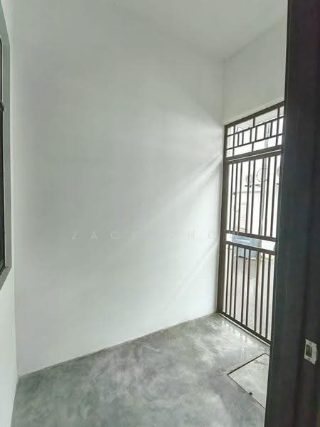 2-storey Terraced House for Sale in Bandar Cemerlang (Ulu Tiram) - Zack Chow - Entrance - PropertyGuru.com.my