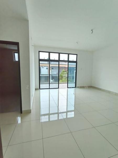 2-storey Terraced House for Sale in Bandar Cemerlang (Ulu Tiram) - Zack Chow - Living Room - PropertyGuru.com.my