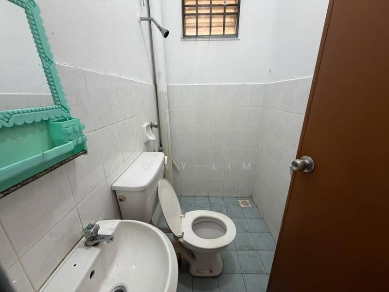 2-storey Terraced House for Rent in Mutiara Rini (Skudai) - Tony Lim - Bathroom - PropertyGuru.com.my