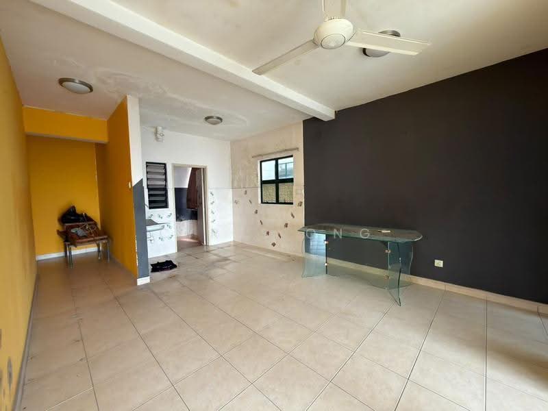 Kondominium untuk Dijual di Changkat View - Cyrus Ong - Living Room - PropertyGuru.com.my