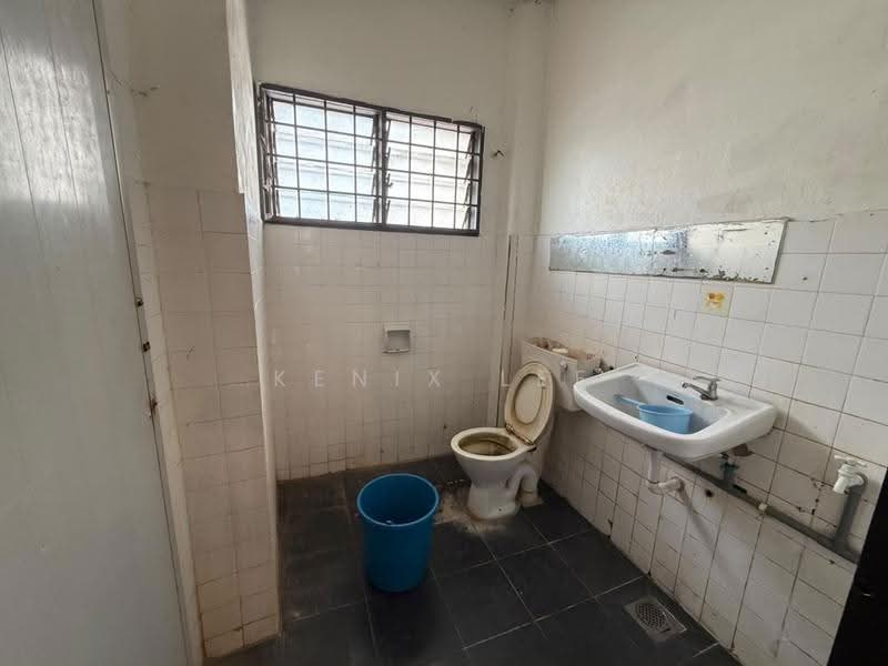 2-storey Terraced House for Rent in Pjs 10 (Sunway) - Kenix Lee - Bathroom - PropertyGuru.com.my