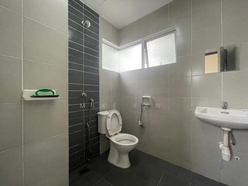 Pangsapuri untuk Disewa di Pangsapuri Damai - Mike Yan - Bathroom - PropertyGuru.com.my