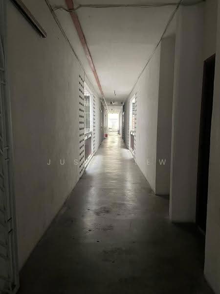 Pangsapuri untuk Dijual di Sri Anggerik 1 - Justin Lew - Corridor - PropertyGuru.com.my
