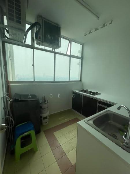 Pangsapuri untuk Dijual di Kipark Apartment - Alice Chia - Kitchen - PropertyGuru.com.my