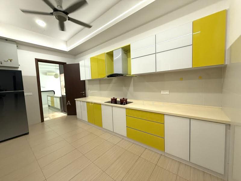 Kondominium untuk Disewa di H Residence (One Ritz Residence / Kelawai View) - Andrea Lee - Kitchen - PropertyGuru.com.my
