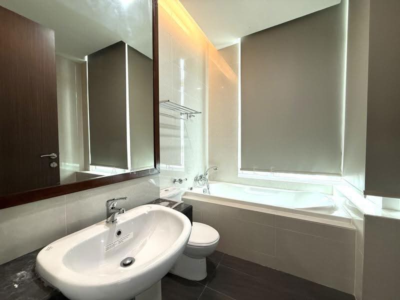 Kondominium untuk Disewa di H Residence (One Ritz Residence / Kelawai View) - Andrea Lee - Bathroom - PropertyGuru.com.my