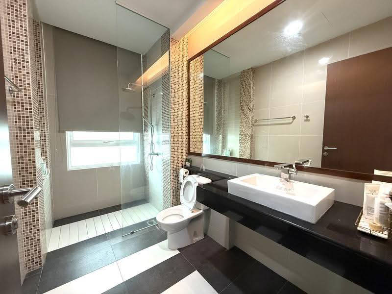 Kondominium untuk Disewa di H Residence (One Ritz Residence / Kelawai View) - Andrea Lee - Bathroom - PropertyGuru.com.my