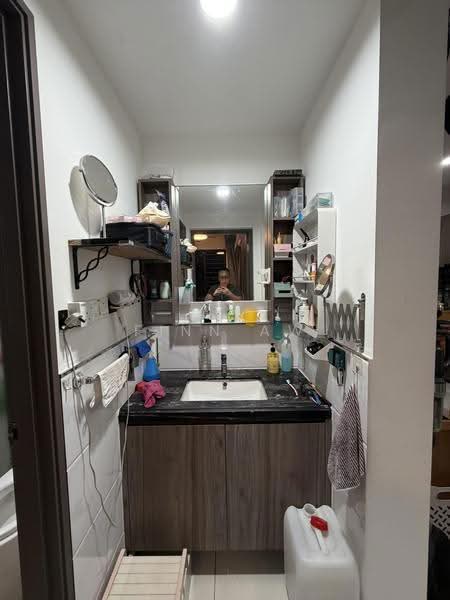 Kediaman Servis untuk Dijual di Country Garden Central Park - Finn Aw - Bathroom - PropertyGuru.com.my