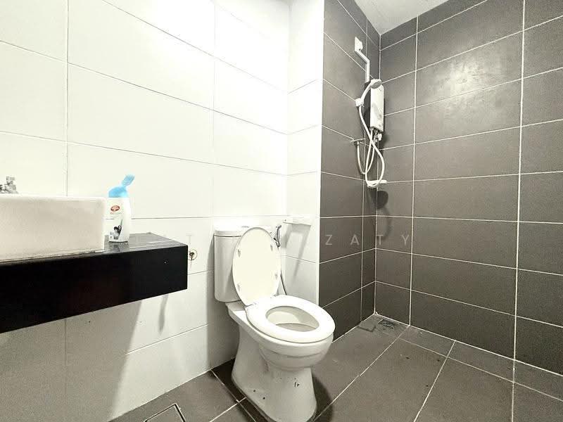 Service Residence for Rent at KSL Residence @ Daya - Fatin Izzaty - Bathroom - PropertyGuru.com.my