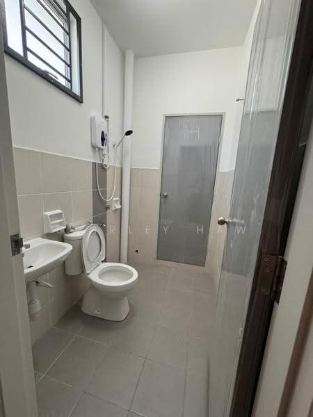 Rumah Teres 2-Tingkat untuk Disewa di Taman Bestari Perdana (Pasir Gudang) - Shirley Haw - Bathroom - PropertyGuru.com.my